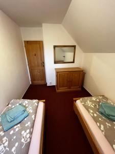 Postel nebo postele na pokoji v ubytování Apartments Dřevona II