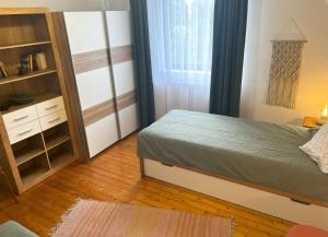 Posteľ alebo postele v izbe v ubytovaní Zöldike apartman Tiszafüred