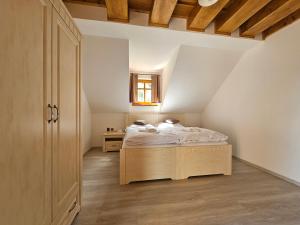 Postel nebo postele na pokoji v ubytování Apartmány Jezerné