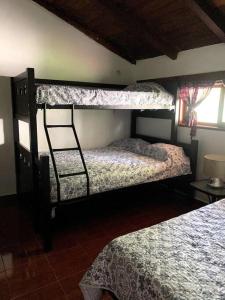 Ένα ή περισσότερα κρεβάτια σε δωμάτιο στο Cabaña 1111 +31 φωτογραφίες