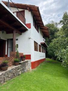 Το κτήριο όπου στεγάζεται  η παραθεριστική κατοικία