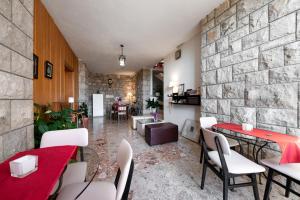 ブレラにあるVilla Sokolの石壁の客室