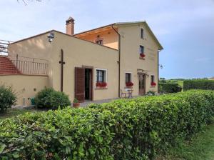 an external view of a house with a hedge at Agriturismo Polgara in Lari +79 photos
