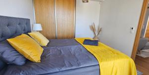 En eller flere senge i et værelse på City Stay Tallinn apartment with seaview