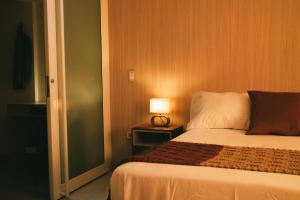 Giường trong phòng chung tại drb Suites