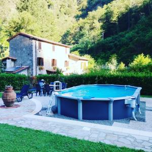 Πισίνα στο ή κοντά στο Casa Vacanze IL BOSCACCIO "Casa Serena"