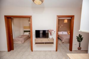 Μια τηλεόραση ή/και κέντρο ψυχαγωγίας στο Theros 5