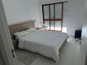 Giường trong phòng chung tại Apartamento na Praia da Barra
