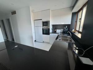 Nhà bếp/bếp nhỏ tại Apartamento na Praia da Barra