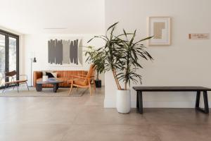 The Lum Hotel Los Angeles Stadium District的休息区