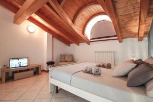 a bedroom with a large bed with a wooden ceiling at Appartamento Maniero 55 in Domaso +8 photos