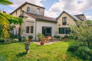 Afbeelding uit fotogalerij van Le Prieuré Sainte Croix in Loudun +55 foto's