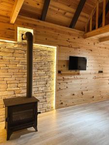 a woodburning stove in a room with a wall at Dağhan Bungalov in Çamlıhemşin