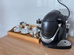 Příslušenství pro přípravu čaje a kávy v ubytování Espectacular Loft con piscina Comunitaria junto al mar Málaga