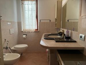 A bathroom at Villa del Biondo