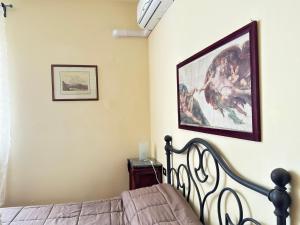 A bed or beds in a room at Villa del Biondo