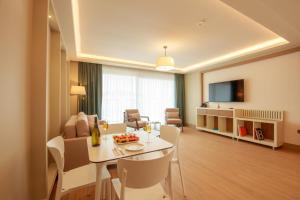 TV a/nebo společenská místnost v ubytování Casa Lumar Luxury Lodging- Adult Only