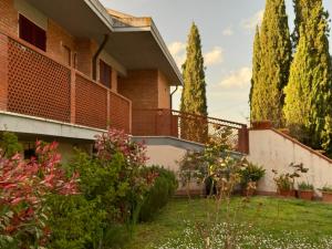 A garden outside Villa del Biondo