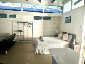 Letto o letti in una camera di Furnished Modern Unit Great Location Labasa Jumanzuls Abode