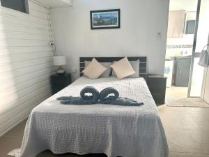 Letto o letti in una camera di Furnished Modern Unit Great Location Labasa Jumanzuls Abode
