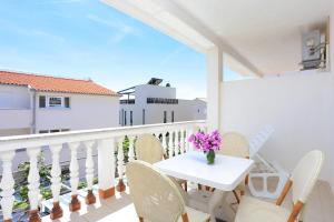 Balkón nebo terasa v ubytování Family friendly apartments with a swimming pool Businci, Ciovo - 11232