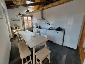 Kuchyň nebo kuchyňský kout v ubytování Urbe Sanchina - Hostel & Suites + 22 fotografií