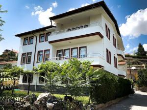 a white house with a lot of windows at Cappadocia Beyaz Konak 1 in Gülşehir