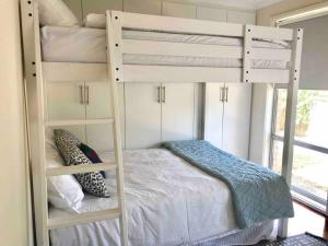 a bunk bed in a room with a bunk bedutenewayewayangering at D118 Cawood Family Stay in Sunshine