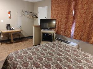 TV a/nebo společenská místnost v ubytování Magnuson Hotel Creston