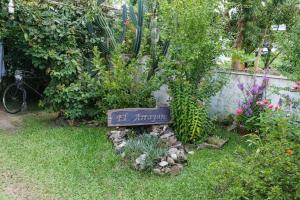 Ein Garten an der Unterkunft El Arrayan " No acepta mascotas"