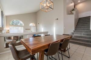 Gambar di galeri bagi Sleeps 11 with pool and putting green di Glendale