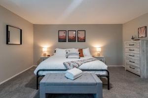 Gambar di galeri bagi Sleeps 11 with pool and putting green di Glendale