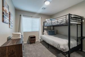 Gambar di galeri bagi Sleeps 11 with pool and putting green di Glendale