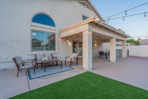 Gambar di galeri bagi Sleeps 11 with pool and putting green di Glendale