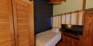 Μια τηλεόραση ή/και κέντρο ψυχαγωγίας στο Hotel casona de los ríos