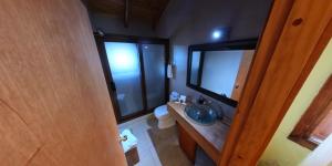 Ένα μπάνιο στο Hotel casona de los ríos +96 φωτογραφίες