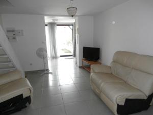 a living room with a couch and a tv at Le Barcarès - Villa T3 Coquette - Résidence Calme - Proche Plage, Port, et Village - Parking Privé - FR-1-799-38 in Le Barcarès
