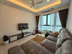 TV a/nebo společenská místnost v ubytování Sky Suite Meritus Residence in Perai
