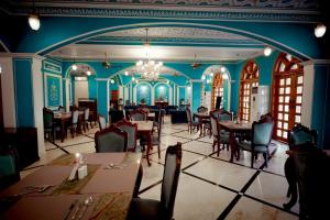 Restaurace v ubytování Umaid Farm Resort- A Legancy Vintage Stay In Jaipur