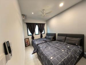 Postel nebo postele na pokoji v ubytování Sky Suite Meritus Residence in Perai