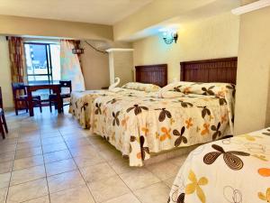 Cama ou camas em um quarto em Hotel Hacienda María Eugenia Acapulco
