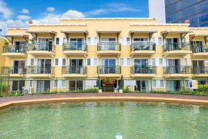 Bazén v ubytování Sapphire Suite - Central Boutique Resort Vibes nebo v jeho okolí