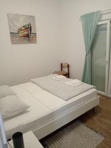 Postel nebo postele na pokoji v ubytování Apartmani Sol Vlašići + 16 fotografií