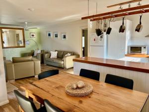 Istumisnurk majutusasutuses Lazy Sails Starboard - Pets welcome inside WiFi