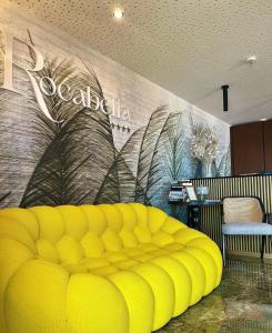 Hôtel & Spa Rocabella的休息区