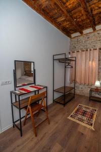 Ein Bett oder Betten in einem Zimmer der Unterkunft InTown Guesthouse Shkoder