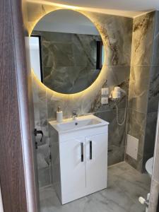 Ванная комната в Camera Deluxe Pensiunea Liziera