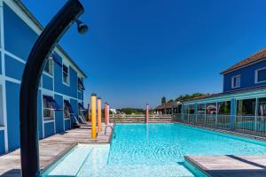 Bazén v ubytování Hotel Restaurant Argos, Strasbourg Nord nebo v jeho okolí
