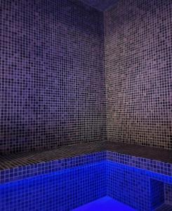 Hôtel & Spa Rocabella内部或周边的泳池