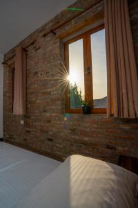 Ein Bett oder Betten in einem Zimmer der Unterkunft InTown Guesthouse Shkoder